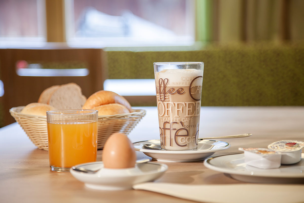 Bread service for flat guests